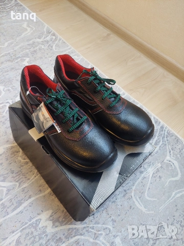 Нови работни обувки