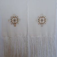 Ръчно бродиран копринен шал с български автентичен мотив, снимка 1 - Шалове - 41891709