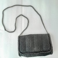 Дамска черна чанта , снимка 1 - Чанти - 42298813