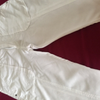Бели панталони, снимка 1 - Къси панталони и бермуди - 36343607