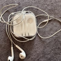  iPhone оригинални слушалки, снимка 3 - Слушалки, hands-free - 42710624
