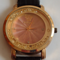 Марков дамски часовник VERSACE с кожена каишка много красив - 21753, снимка 1 - Дамски - 36192017