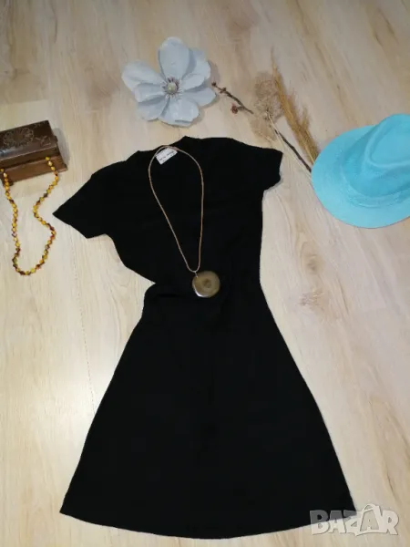 Малка черна рокля, снимка 1