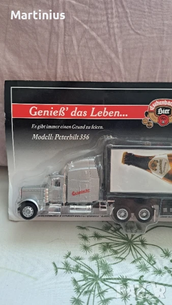 Макет на американски камион Peterbilt 356, снимка 1