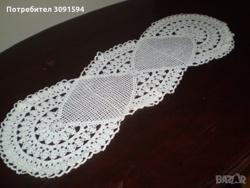 Плетена на една кука бяла покривка за маса тишлайфер, снимка 1
