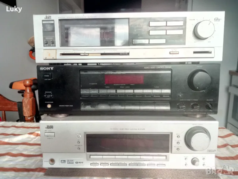 Антика.Усилвател-1 бр.(двата JVC не са налични,за майстор,части)., снимка 1