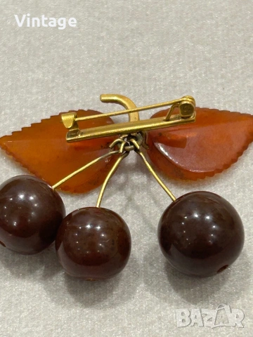 Старинна съветска  позлатена брошка с кехлибар , снимка 2 - Антикварни и старинни предмети - 53374931