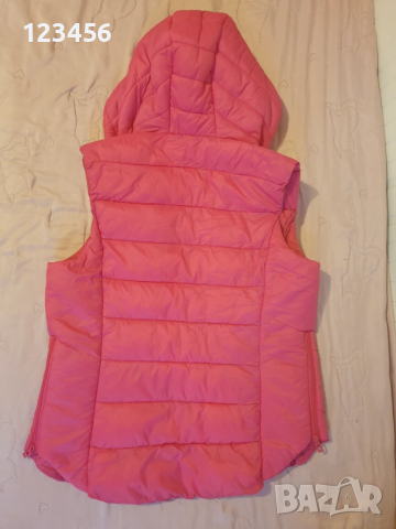 Дамска грейка нова ватиран елек с качулка размер S цвят циклама, снимка 2 - Елеци - 52703326