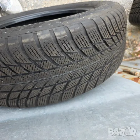 Bridgestone Зимни гуми 205 65 16, снимка 2 - Гуми и джанти - 56225552