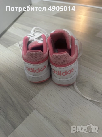 употребявани дамски маратонки Adidas, снимка 2 - Маратонки - 56120648