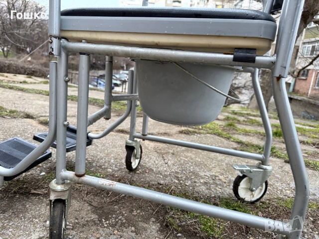 Тоалетен инвалиден стол, снимка 5 - Тоалетни столове - 53670139
