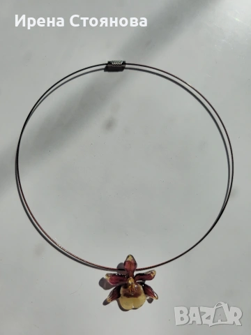 Колие с естествен цвят на мини орхидея. Цветче с размери 3,5/3,5 см. , снимка 2 - Колиета, медальони, синджири - 53738050