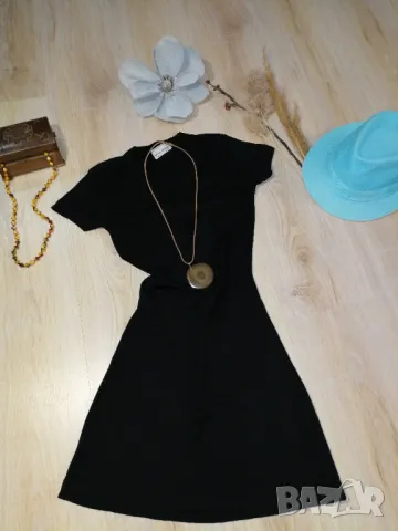 Малка черна рокля, снимка 1