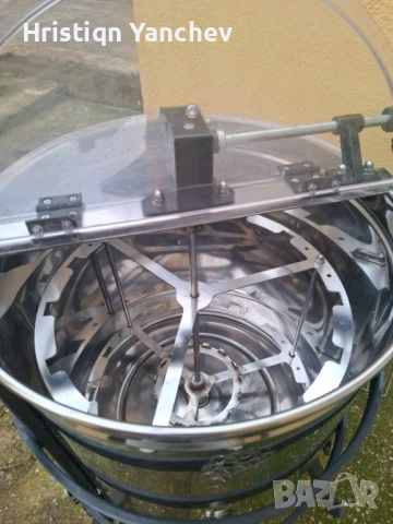 Радиална центрофуга 12 магазински рамки, снимка 7 - Селскостопанска техника - 53499981