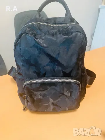 Малка черна раница