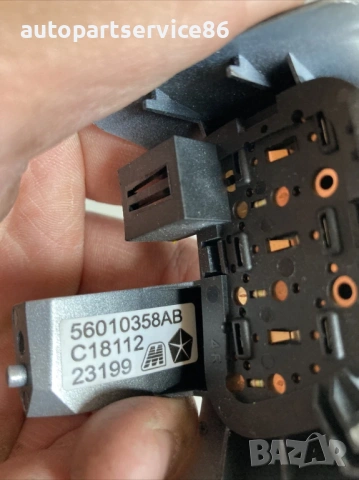 Бутон на превключвател за волан за Jeep Cherokee 3.7 (2005) 56010358AB, снимка 2 - Части - 53569156