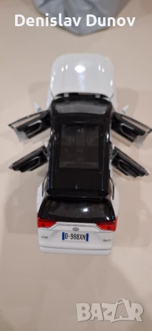Toyota RAV4 1:32 с отваряеми врати, капак, светещи фарове и стопове, снимка 9 - Коли, камиони, мотори, писти - 51210868