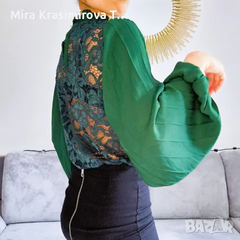 Комплект: стилна зелена блуза с дантела + огърлица, размер XS, снимка 2 - Блузи с дълъг ръкав и пуловери - 50229725