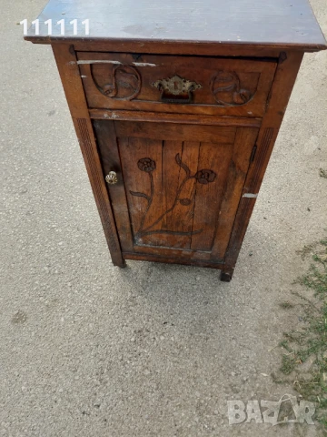 Шкафче за колекционери и ценители , снимка 2 - Шкафове - 51229178