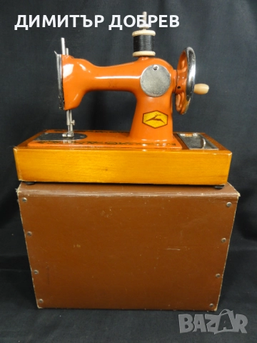 СТАРА РЕТРО СОЦ СССР МЕХАНИЧНА ИГРАЧКА ШЕВНА МАШИНА, снимка 2 - Антикварни и старинни предмети - 51583627