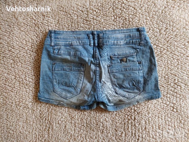 Дамски къси дънкови панталони в размер М, снимка 2 - Къси панталони и бермуди - 27715190
