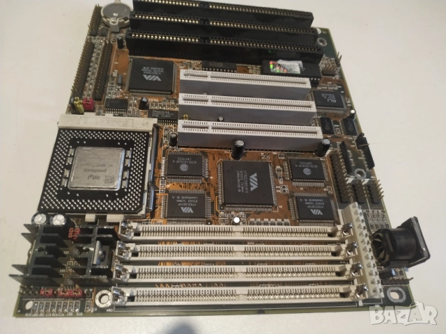АТ дънна платка soket 7 с процесор intel Pentium 200MMX