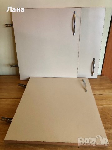 Три врати на шкафа с дръжки, Кухненски шкаф, изработен от дърво, снимка 4 - Шкафове - 42345468