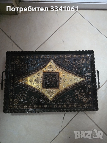 Стар поднос за сервиране