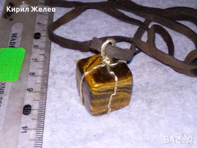 КРАСИВ ВИНТИДЖ АРТ МЕДАЛЬОН НАТУРАЛЕН КУБИСТИЧНО ШЛИФОВАН КАМЪК ТИГРОВО ОКО с ШНУРЧЕ от ВЕЛУР 21454, снимка 9 - Колиета, медальони, синджири - 41483288