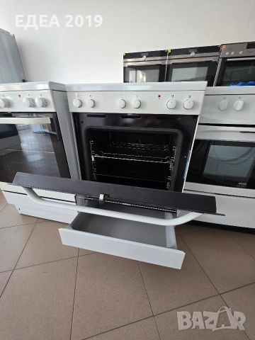 Свободностояща печка с керамични котлони Voss, снимка 5 - Печки, фурни - 53683545