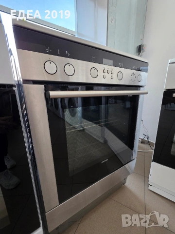 Свободностояща печка с керамични котлони Siemens, снимка 2 - Печки, фурни - 53683347