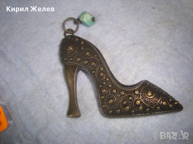 КРАСИВО ОРНАМЕНТИРАНА МЕСИНГОВА ФИГУРАЛНА АРТ ВИСУЛКА - ДАМСКА ОБУВКА с НАТУРАЛЕН ТЮРКОАЗ 27138, снимка 6 - Колиета, медальони, синджири - 36323741