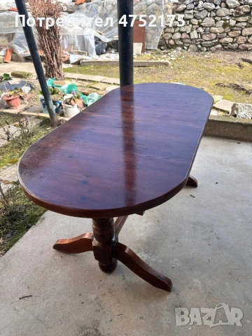 Масивна дървена маса