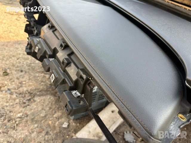 Арматурно шито табло Audi A8 D4 Ауди А8 , снимка 4 - Части - 53758659