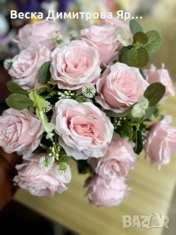 Изкуствени букети с рози и евкалиптови листа – Елегантна украса с дълготраен ефект, снимка 11 - Изкуствени цветя - 50322171