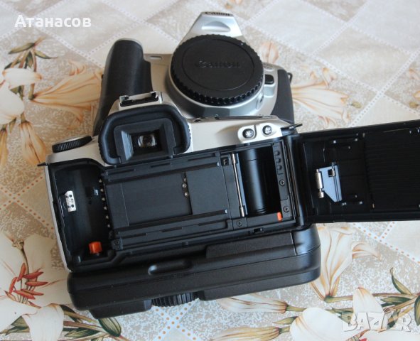 CANON EOS 500N филмов фотоапарат + батери пак , снимка 3 - Фотоапарати - 40755946
