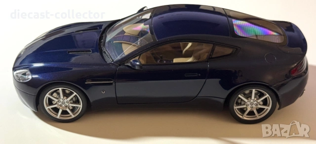AUTOart Aston Martin V8 Vantage (Midnight Blue)