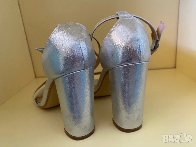 Сребърни сандали с ток - 38 номер, снимка 2 - Сандали - 50690329