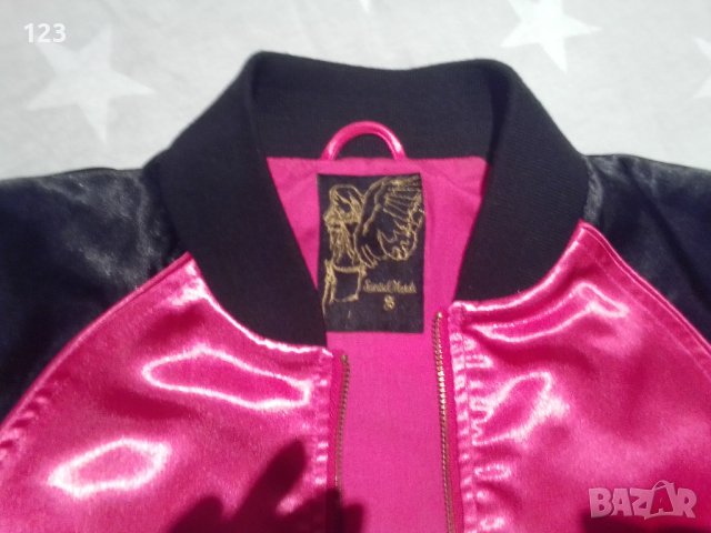 Спортно-елегантен комплект от клин и блузка с едно рамо и надпис “Feedom” – в превод „Свобода“, снимка 7 - Потници - 42170223