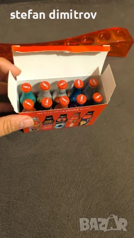 Coca Cola 100 години комплект бутилки, 10 мини алуминиеви бутилки с поставка, снимка 7 - Колекции - 51381111