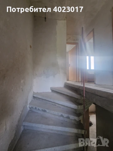 Масивна триетажна вилна къща  в село Ковачевци, област Перник., снимка 5 - Къщи - 50717301