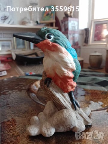 порцеланова статуетка на птица кралско рибарче от Шри Ланка. Височина 20 см.