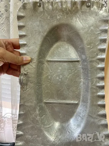 Винтидж Алуминиев поднос с дръжки Релефни флорални плодове Motil theartlyons, снимка 5 - Антикварни и старинни предмети - 47952653