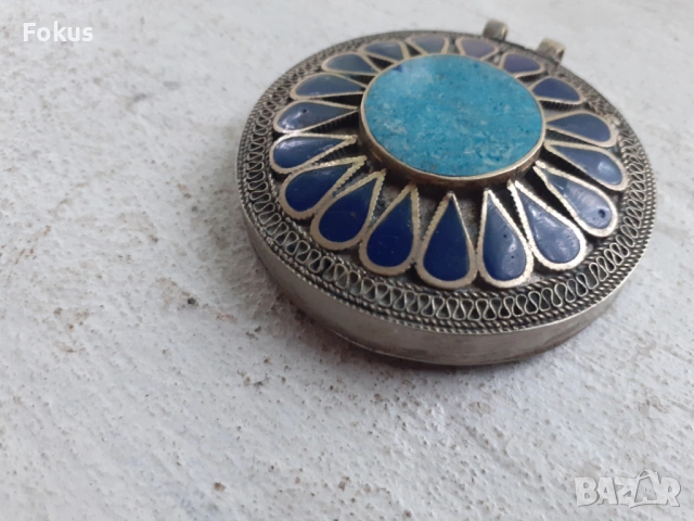 Стар антикварен медальон с лапис лазули, снимка 2 - Антикварни и старинни предмети - 53423707