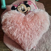 Възглавнички пух-лама "Сърце" в розово и Мини Маус , снимка 2 - Възглавници - 42654617