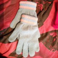 Плетени детски ръкавици, снимка 3 - Шапки, шалове и ръкавици - 38917700