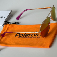 Слънчеви очила Polaroid, детски, чисто нови, цвят тип хамелеон, с калъфче и кърпичка, снимка 7 - Слънчеви и диоптрични очила - 44681685