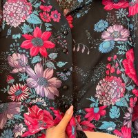 Черна широка риза с цикламени и лилави цветя 🌸, снимка 2 - Ризи - 44198252