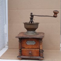 Стара мелница за кафе и пипер , снимка 1 - Антикварни и старинни предмети - 44403336