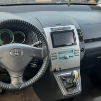 На части . Toyota Corolla Verso 2.2 D-CAT , 177 кс, снимка 3 - Автомобили и джипове - 36179783